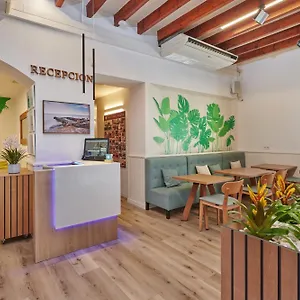 https://hostal-colonial.balearic-islands.net