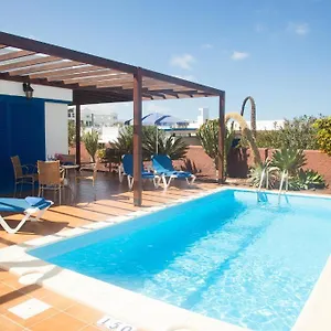 https://las-marinas-playa-blanca.in-canary-islands.com